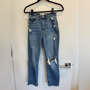 Abercrombie & Fitch Ankle Straight Ultra High-Rise Petite Curve Distressed Jeans